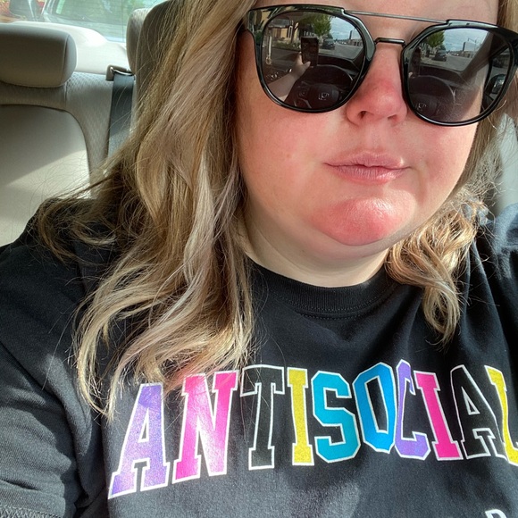 Meet your Posher, Suzanne - Picture 1 of 2